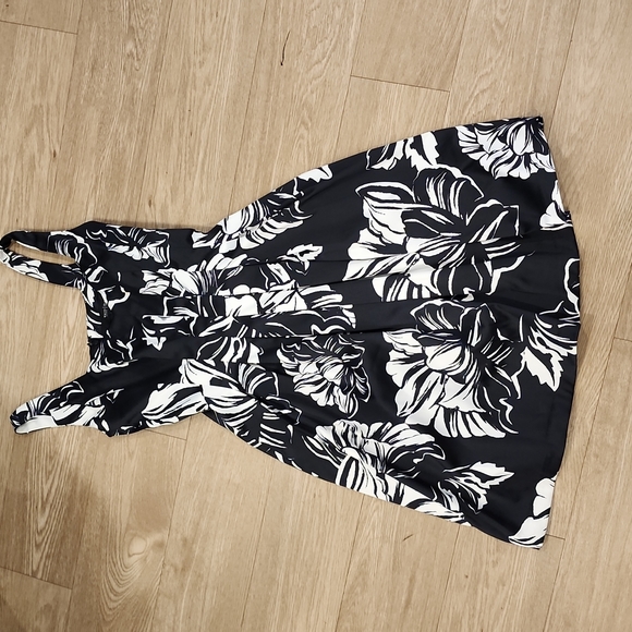 Dress - Picture 2 of 5